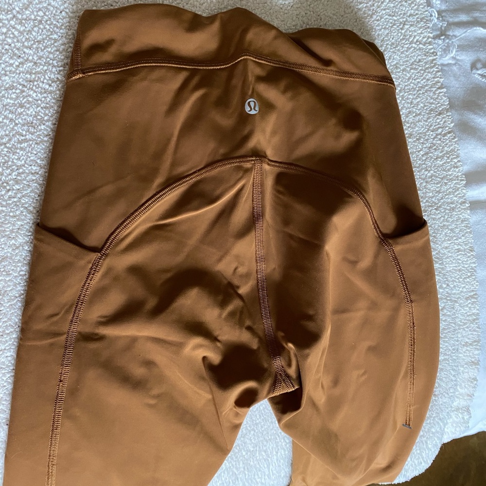 Lululemon Power Thru HR- size 4